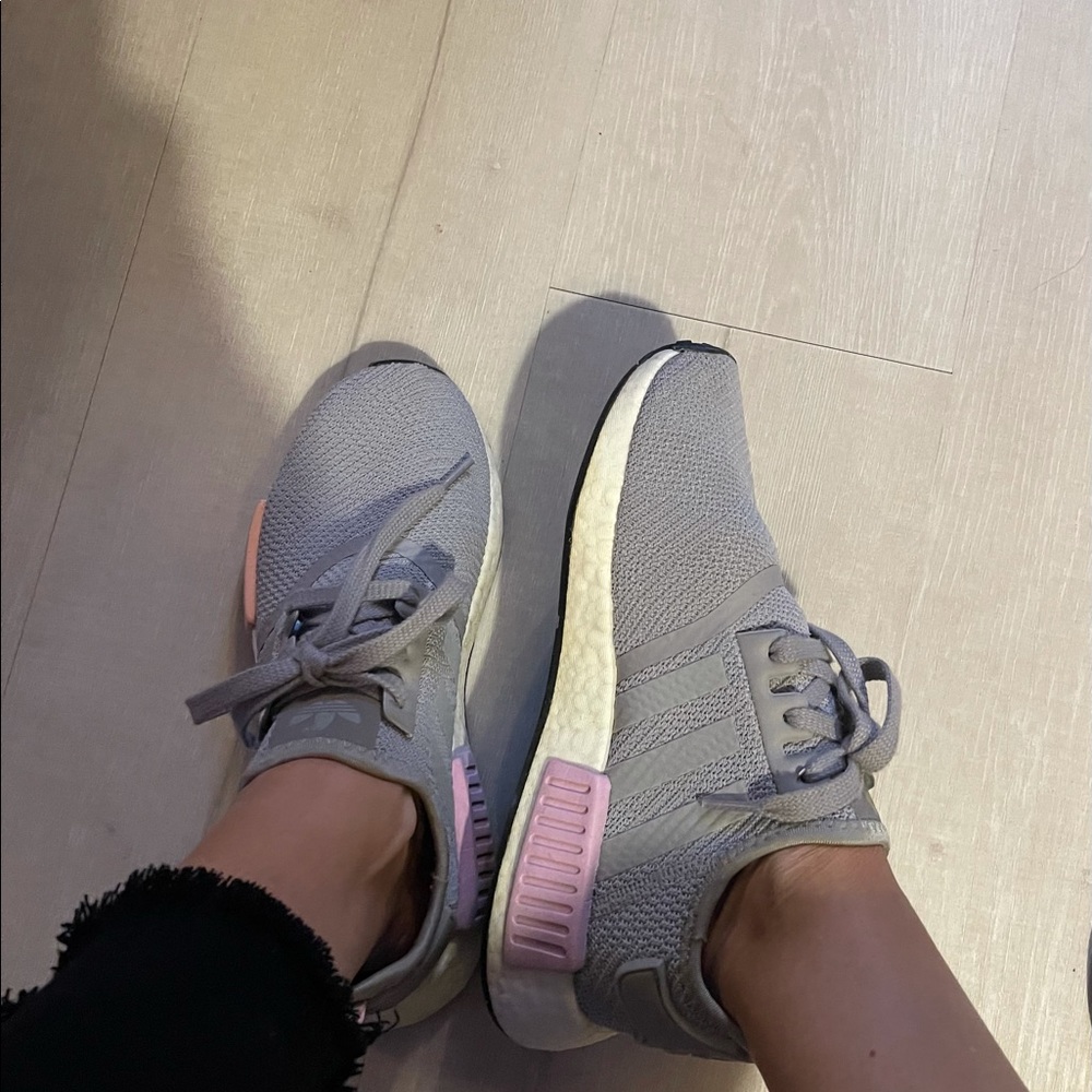 Adidas - Picture 2 of 5
